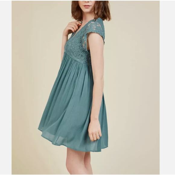 SHE & SKY Lace Mini Dress V-Neck Button Front Cap Sleeve Teal Blue Size Medium - Picture 2 of 10